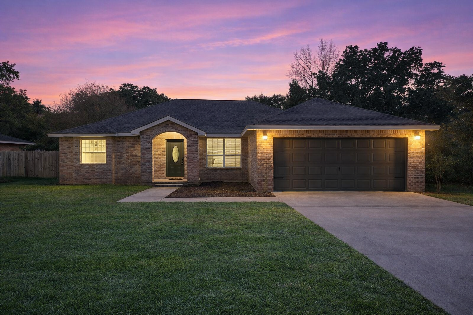 A mainland Navarre single-family home exterior at twilight